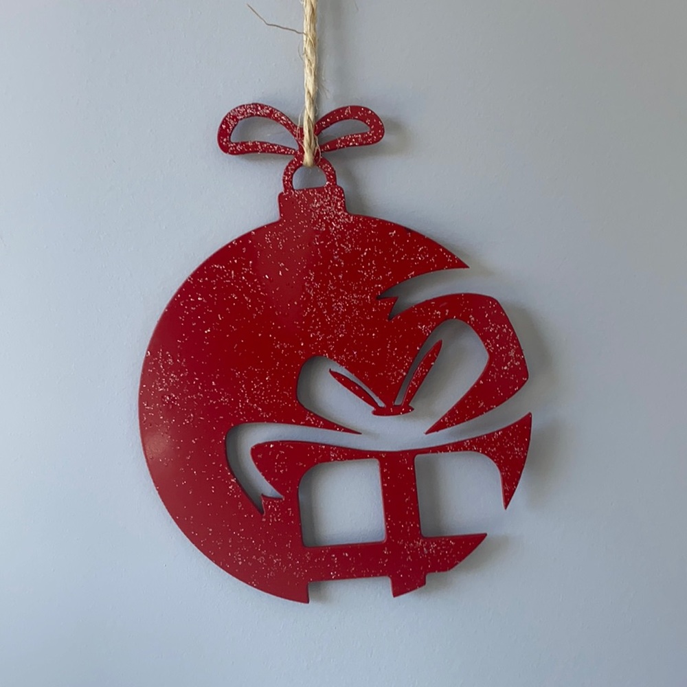 Christmas ornament ball Noel decoration metal art gift present cadeaux red rouge